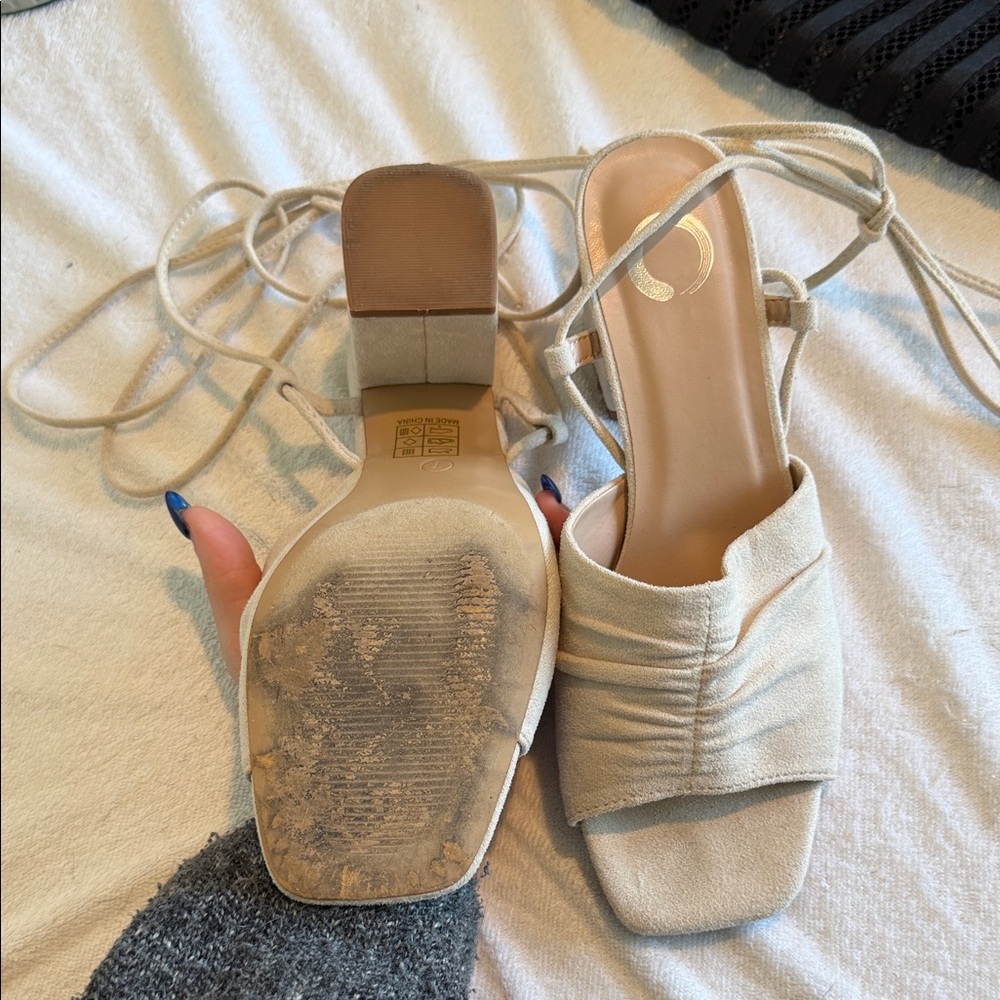 Circus by Sam Edelman Beige Ruched Heels - Picture 3 of 4